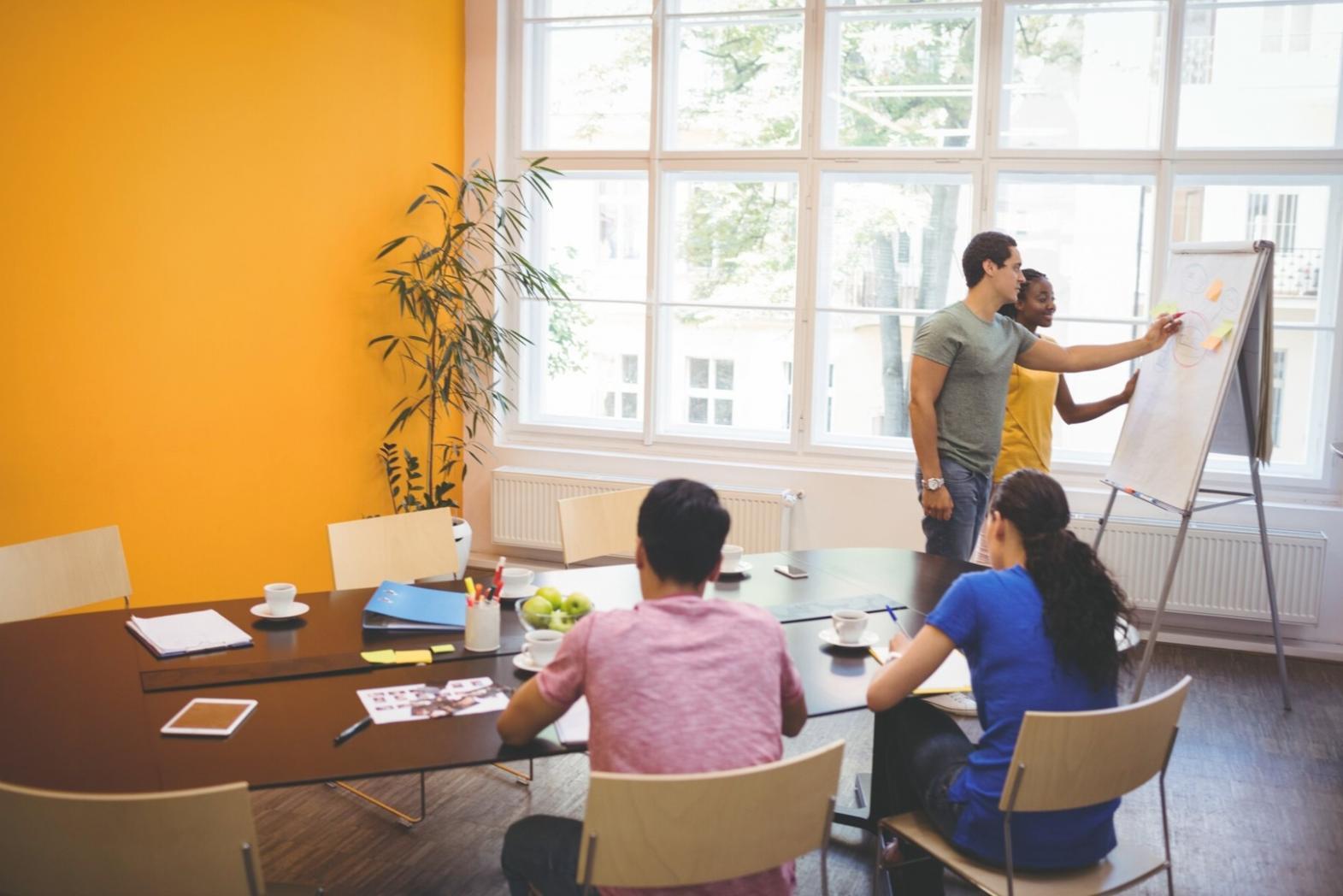 Процесс обучения цифрового редактирования в действии