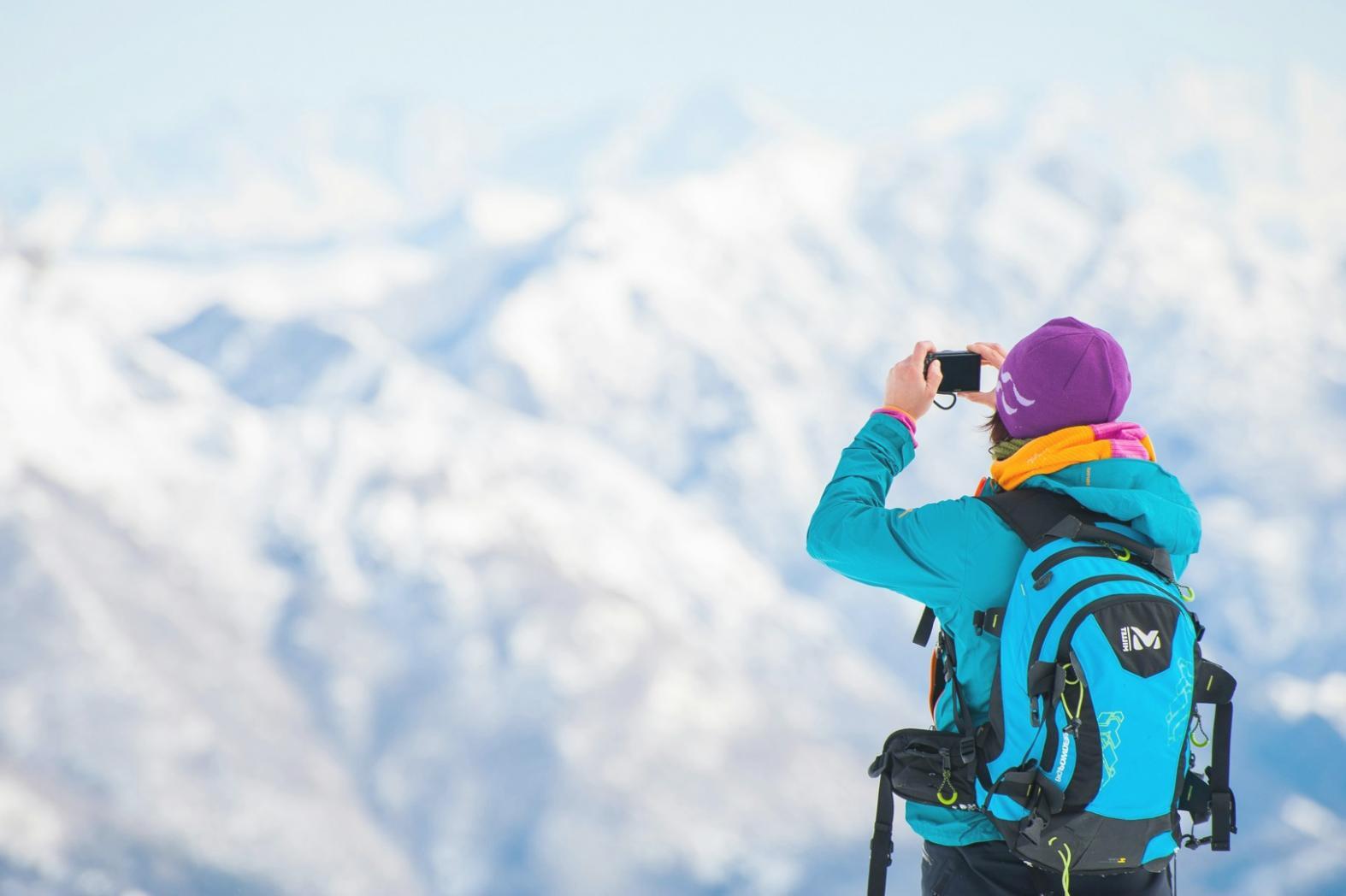 Студенты изучают техники цифровой фотографии